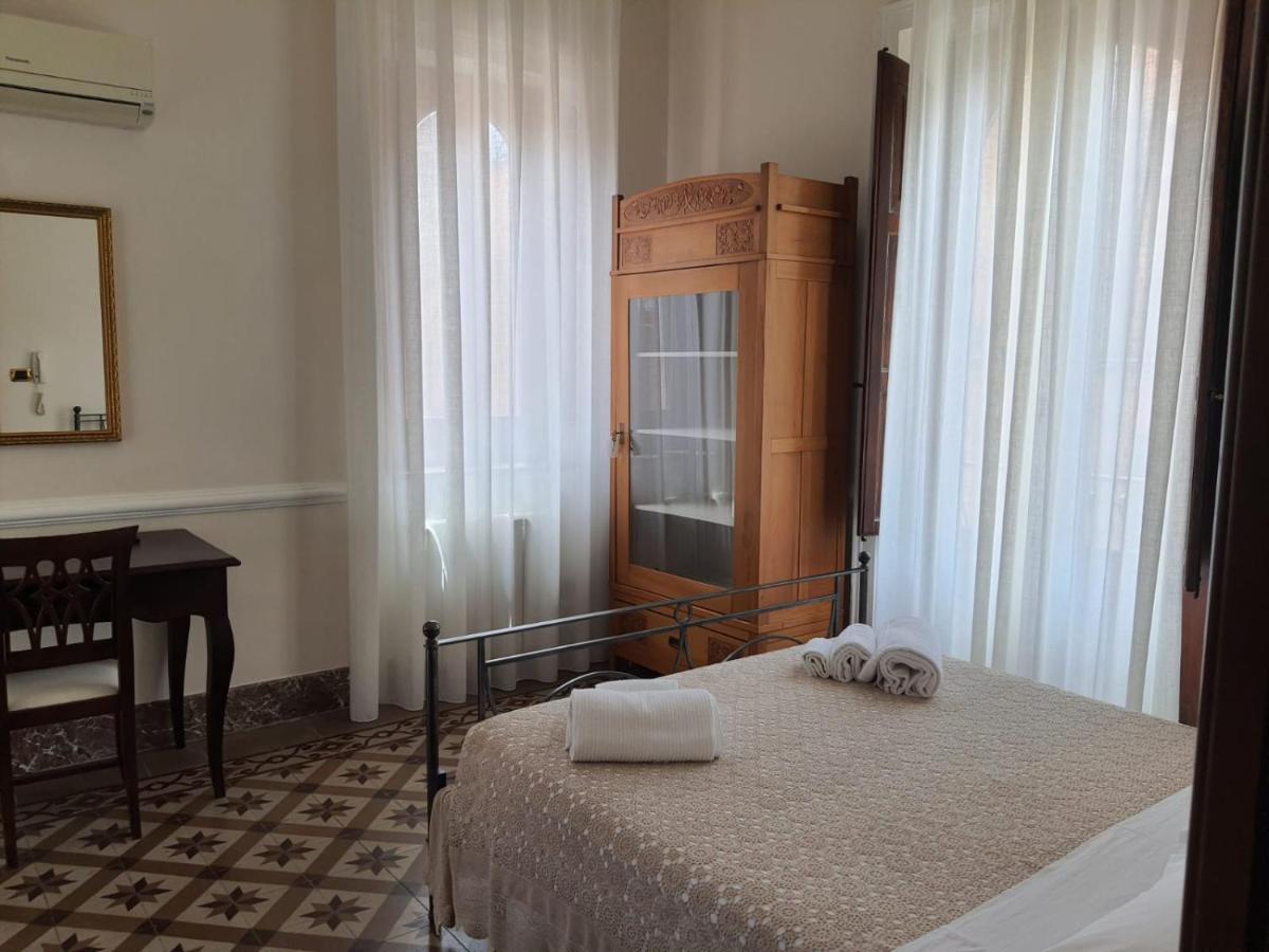 Appartamenti Via Lombardo Giardini Naxos Bagian luar foto